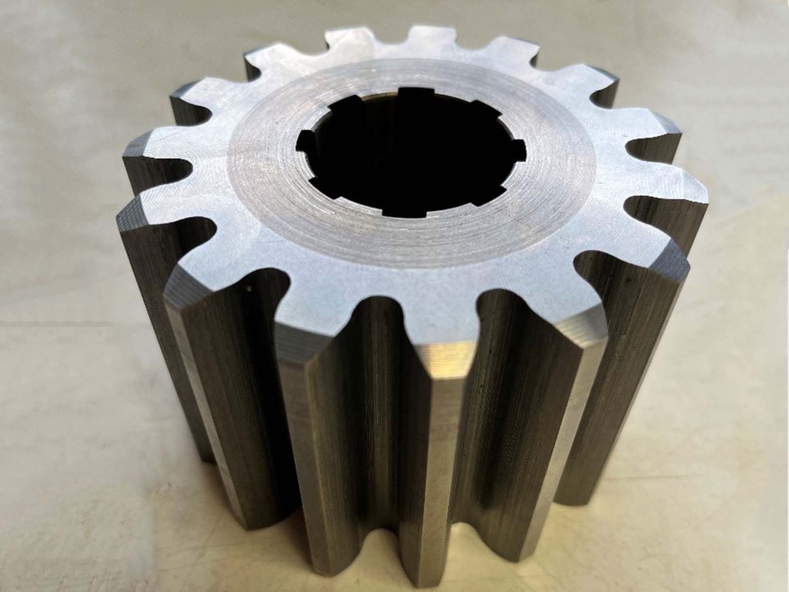 Splined spur gear for bending machine