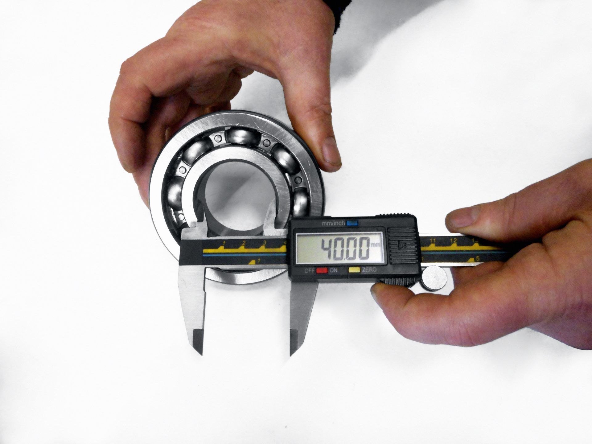 Vernier measuring the inner diameter of deep groove ball bearing