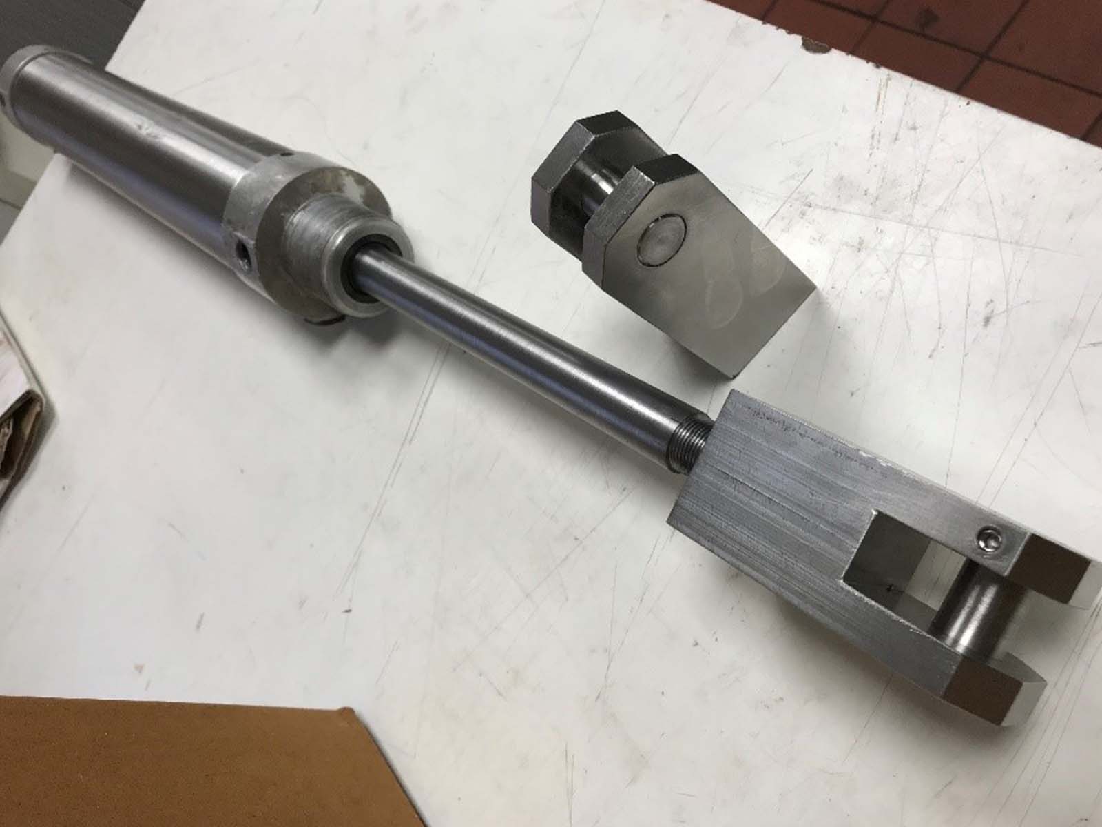 Repair fitting on camozzi cylinder