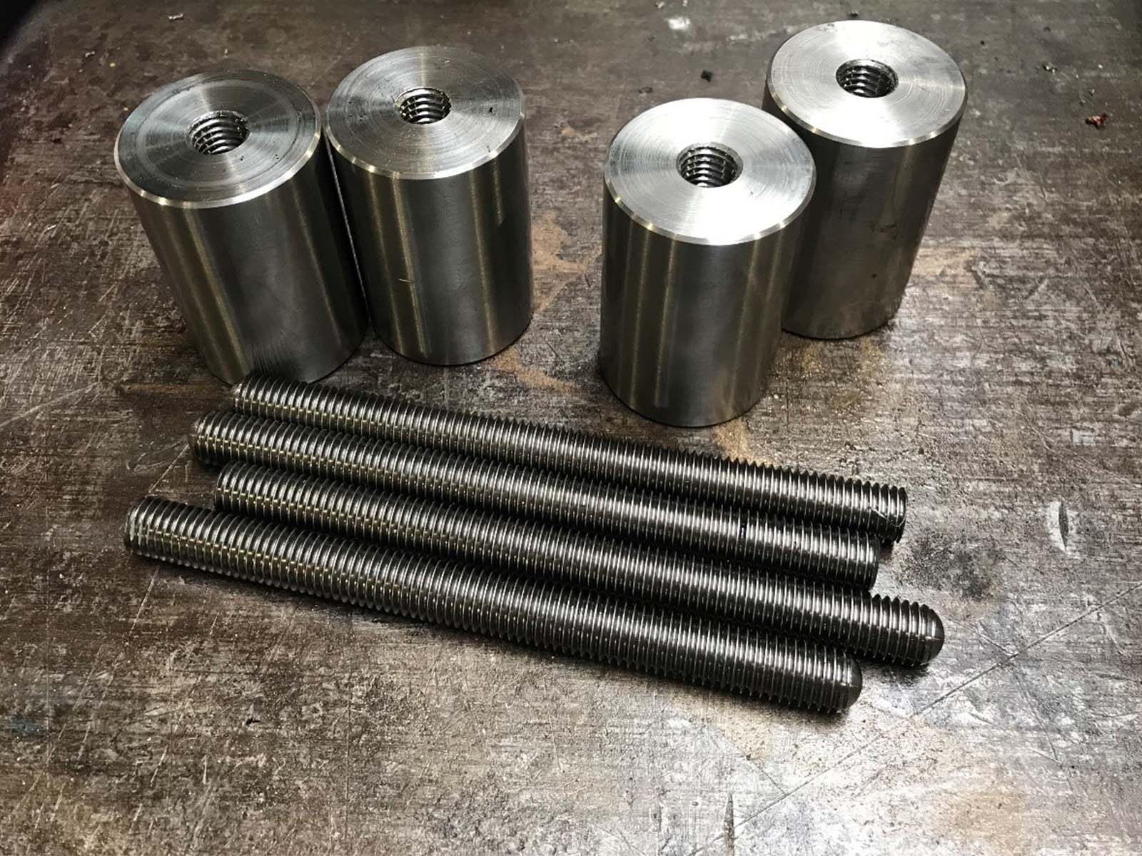 Tray line docking rollers